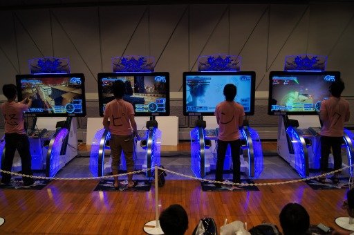 画像集#011のサムネイル/ウメハラ&ふ〜ど,決勝大会出場なるか。「ガンスリンガーストラトス」第二回公式大会「GUNSLINGER'S BATTLE ARENA-Next-」東京予選レポート