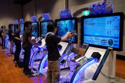 画像集#012のサムネイル/ウメハラ&ふ〜ど,決勝大会出場なるか。「ガンスリンガーストラトス」第二回公式大会「GUNSLINGER'S BATTLE ARENA-Next-」東京予選レポート