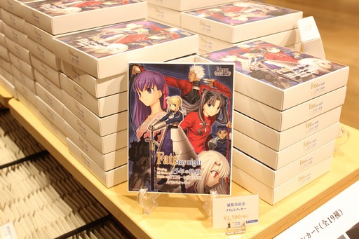 画像集 No.027のサムネイル画像 / 「TYPE-MOON展 Fate/stay night -15年の軌跡-」が12月20日から開催。3人のヒロイン声優がテープカットを行った内覧会をレポート