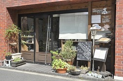 画像集#001のサムネイル/イオンちゃんが考案した7次元料理が食べられる。ガスト,星海社,シャッツキステの共同企画によるコラボイベント「七次元世界からのカフェレストラン」をレポート