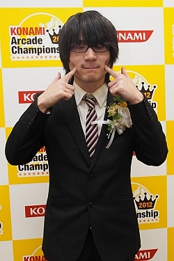 画像集#044のサムネイル/KONAMIのアーケードタイトルチャンピオンが六本木に集結。「KONAMI Arcade Championship 2012 グランドフィナーレ〜授賞祝賀会〜」レポート