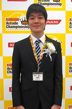 画像集#046のサムネイル/KONAMIのアーケードタイトルチャンピオンが六本木に集結。「KONAMI Arcade Championship 2012 グランドフィナーレ〜授賞祝賀会〜」レポート