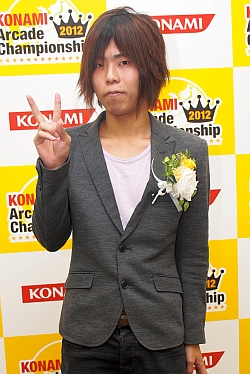 画像集#049のサムネイル/KONAMIのアーケードタイトルチャンピオンが六本木に集結。「KONAMI Arcade Championship 2012 グランドフィナーレ〜授賞祝賀会〜」レポート
