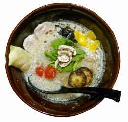 画像集 No.005のサムネイル画像 / 「なめこ栽培キット」とソラノイロ トンコツ＆キノコのコラボラーメンが12月10日から発売