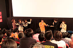画像集#012のサムネイル/「シャイニーフェスタ 新作アニメ プレミアム先行上映会」が徳島のマチ★アソビ Vol.9で開催。上映されたアニメは，どのバージョンのものだったのか