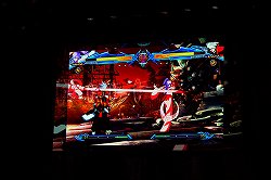 画像集#008のサムネイル/シリーズ最新作「BLAZBLUE CHRONO PHANTASMA」が「ぶるふぇす2012 -らいおっとさまー あげいん-」にて発表。8月6日～12日の期間にロケテストも実施
