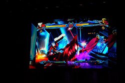 画像集#015のサムネイル/シリーズ最新作「BLAZBLUE CHRONO PHANTASMA」が「ぶるふぇす2012 -らいおっとさまー あげいん-」にて発表。8月6日～12日の期間にロケテストも実施