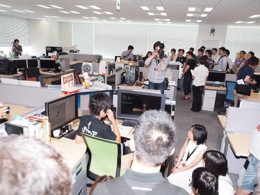 画像集#036のサムネイル/声優・藤原啓治さんも登場した「パペッティア」制作スタジオ潜入ツアーをレポート。開発スタッフが数々のサプライズでおもてなし