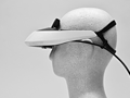 ソニーの開発者に聞く,ヘッドマウントディスプレイ「HMZ-T2」。第1世代からズバリ何が変わったのか?