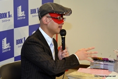 画像集#007のサムネイル/“芸能界最強占い師”のゲッターズ飯田さんがガチで占った「モンスターハンター モンスター占い 2013年版」発売記念トークショウ＆サイン会をレポート