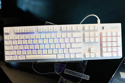 画像集 No.008のサムネイル画像 / ゲーマー向けキーボード,次のトレンドは防水!? COMPUTEXで見た個性派をチェック