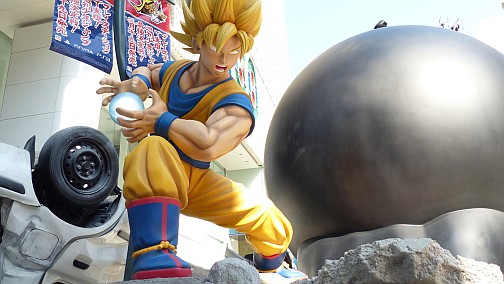 画像集#006のサムネイル/「Jスターズ ビクトリーバーサス」の巨大フィギュアが渋谷PARCO前に登場。悟空とルフィが渋谷の街でバトル！