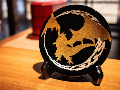 FF14の輪島塗デザインプレートが登場。バハムート&メーティオンの重厚な漆器で自室を飾ろう