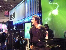 画像集#001のサムネイル/［JAEPO2013］ダンスあり，コラボあり，ファンサービスあり。冬の寒さを吹き飛ばす「ZUNTATA」ミニライブ。AC版「グルーヴコースター」のロケテ情報も明らかに