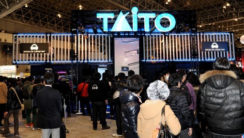 画像集#012のサムネイル/［JAEPO2013］ダンスあり，コラボあり，ファンサービスあり。冬の寒さを吹き飛ばす「ZUNTATA」ミニライブ。AC版「グルーヴコースター」のロケテ情報も明らかに