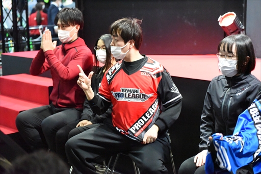 画像集 No.007のサムネイル画像 / 国内を代表するDDRプレイヤーがJAEPO会場で激突！「BEMANI PRO LEAGUE ZERO DanceDanceRevolution」レポート