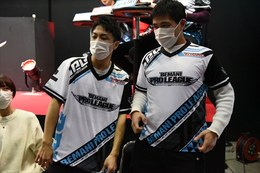 画像集 No.011のサムネイル画像 / 国内を代表するDDRプレイヤーがJAEPO会場で激突！「BEMANI PRO LEAGUE ZERO DanceDanceRevolution」レポート
