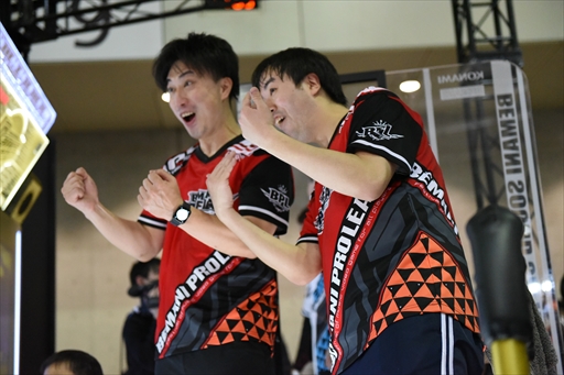 画像集 No.029のサムネイル画像 / 国内を代表するDDRプレイヤーがJAEPO会場で激突！「BEMANI PRO LEAGUE ZERO DanceDanceRevolution」レポート