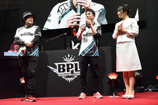 画像集 No.031のサムネイル画像 / 国内を代表するDDRプレイヤーがJAEPO会場で激突！「BEMANI PRO LEAGUE ZERO DanceDanceRevolution」レポート