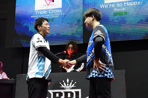 画像集 No.034のサムネイル画像 / 国内を代表するDDRプレイヤーがJAEPO会場で激突！「BEMANI PRO LEAGUE ZERO DanceDanceRevolution」レポート