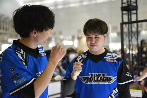 画像集 No.037のサムネイル画像 / 国内を代表するDDRプレイヤーがJAEPO会場で激突！「BEMANI PRO LEAGUE ZERO DanceDanceRevolution」レポート