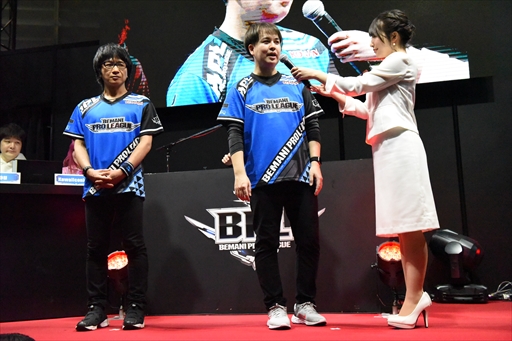 画像集 No.038のサムネイル画像 / 国内を代表するDDRプレイヤーがJAEPO会場で激突！「BEMANI PRO LEAGUE ZERO DanceDanceRevolution」レポート