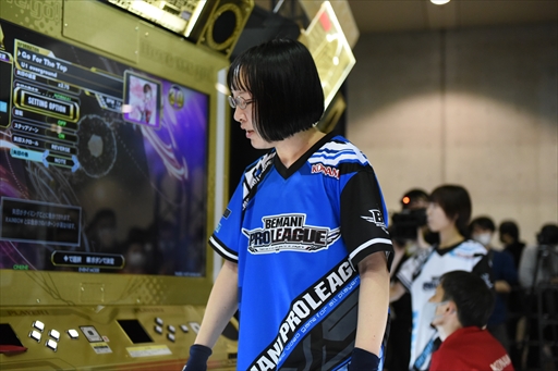 画像集 No.044のサムネイル画像 / 国内を代表するDDRプレイヤーがJAEPO会場で激突！「BEMANI PRO LEAGUE ZERO DanceDanceRevolution」レポート