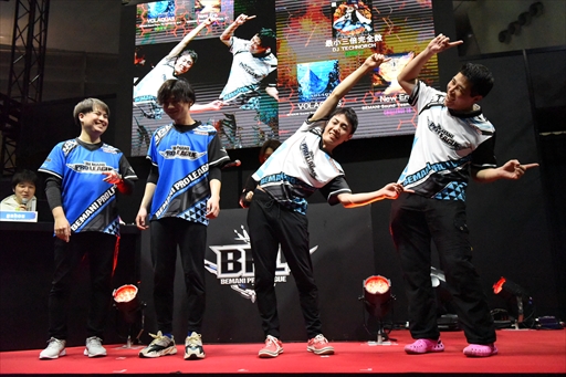 画像集 No.051のサムネイル画像 / 国内を代表するDDRプレイヤーがJAEPO会場で激突！「BEMANI PRO LEAGUE ZERO DanceDanceRevolution」レポート