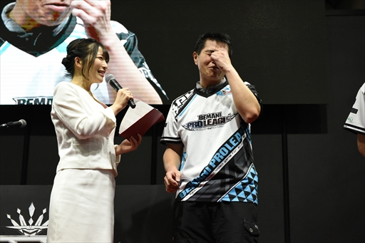 画像集 No.061のサムネイル画像 / 国内を代表するDDRプレイヤーがJAEPO会場で激突！「BEMANI PRO LEAGUE ZERO DanceDanceRevolution」レポート