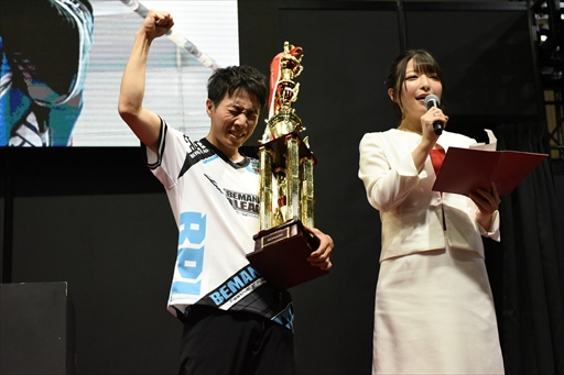 画像集 No.062のサムネイル画像 / 国内を代表するDDRプレイヤーがJAEPO会場で激突！「BEMANI PRO LEAGUE ZERO DanceDanceRevolution」レポート