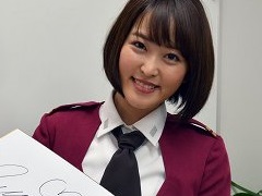「攻殻機動隊S.A.C. ONLINE」のアップデート情報を伝えるべく,公安9課オペレーター姿のグラビアアイドル・忍野さらさんが編集部にやって来た