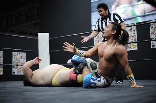 画像集 No.009のサムネイル画像 / ［TGS 2016］4Gamer×DDTプロレス×リングドリーム興行「愛は相よりいでて 2.5」フォトレポート。「DDT美少女化計画」の美少女化権は“美熟女”チェリー選手の手に