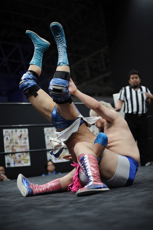 画像集 No.016のサムネイル画像 / ［TGS 2016］4Gamer×DDTプロレス×リングドリーム興行「愛は相よりいでて 2.5」フォトレポート。「DDT美少女化計画」の美少女化権は“美熟女”チェリー選手の手に