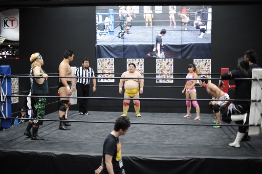 画像集 No.023のサムネイル画像 / ［TGS 2016］4Gamer×DDTプロレス×リングドリーム興行「愛は相よりいでて 2.5」フォトレポート。「DDT美少女化計画」の美少女化権は“美熟女”チェリー選手の手に