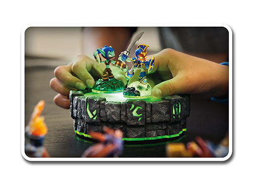 画像集#005のサムネイル/フィギュアをゲーム世界に登場させて遊ぶ「Skylanders Spyro's Adventure/スカイランダーズ スパイロの大冒険」が4プラットフォームで7月12日に発売