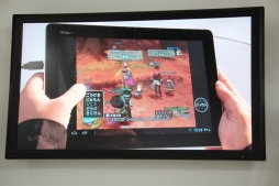 画像ギャラリー No.011のサムネイル画像 / クラウド版「ドラゴンクエストX」のサービスがドコモのdゲームから提供されることに。堀井雄二氏がデモプレイを披露した記者発表会の模様をレポート
