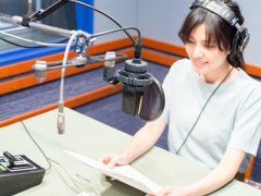 AC版「ヤタガラス」に間もなくアップデートが。新たに参戦する“ウグイ”役の松本 忍さんと,“謎のキャラクター”役の金元寿子さんに,キャラクターの魅力を聞いてみた
