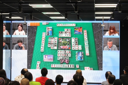 画像集 No.011のサムネイル画像 / 「セガNET麻雀 MJ」公式オフイベントを開催。プロ雀士8名が参加し,ユーザーとの交流戦を楽しんだ。新要素「パチンコ役姫」の情報も明らかに