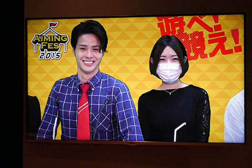 画像集 No.028のサムネイル画像 / 「AIMING FES 2015」第一回公開生放送の模様をレポート。デニス植野さんと松下さん,人気生主らがAimingのゲームにちなんだミニゲームで対決