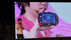 画像集#009のサムネイル/［TGS2013］悠木 碧さんと水橋かおりさんが魔女を撃破？　「劇場版 まどか☆マギカ The Battle Pentagram 始まりの発表会」レポート。12月19日に発売決定