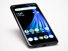 重量約141gのスマートフォン「AQUOS zero2」が発売。軽いだけでなくゲーム用機能も完備したゲーマー向け端末の完成形