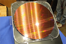 画像集 No.003のサムネイル画像 / 新CPU「Broadwell-U」の特徴をIntelが説明。Iris 6100とHD 6000の違いはTDPの違いによって生じる性能差にあり