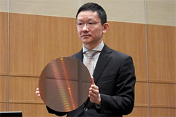 画像集 No.004のサムネイル画像 / 新CPU「Broadwell-U」の特徴をIntelが説明。Iris 6100とHD 6000の違いはTDPの違いによって生じる性能差にあり
