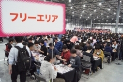 画像集 No.003のサムネイル画像 / 過去最大級の規模で行われた「大ヴァンガ祭×大バディ祭2019+しろくろフェス2019」をレポート