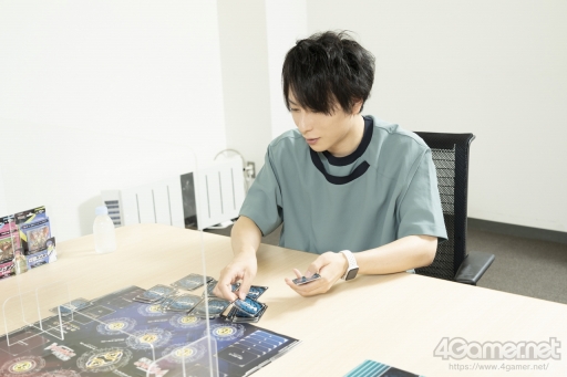 画像集 No.015のサムネイル画像 / 【PR】はじめての「カードファイト!! ヴァンガード」第1回：ダンちゃんこと男色ディーノ選手，声優の森嶋秀太さんにゲームの遊び方を学ぶ