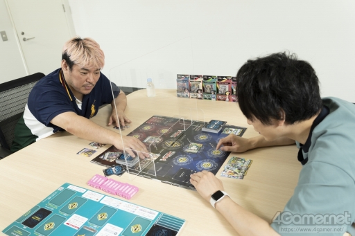 画像集 No.025のサムネイル画像 / 【PR】はじめての「カードファイト!! ヴァンガード」第1回：ダンちゃんこと男色ディーノ選手，声優の森嶋秀太さんにゲームの遊び方を学ぶ