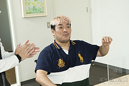 画像集 No.038のサムネイル画像 / 【PR】はじめての「カードファイト!! ヴァンガード」第1回：ダンちゃんこと男色ディーノ選手，声優の森嶋秀太さんにゲームの遊び方を学ぶ