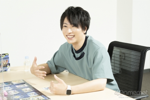 画像集 No.047のサムネイル画像 / 【PR】はじめての「カードファイト!! ヴァンガード」第1回：ダンちゃんこと男色ディーノ選手，声優の森嶋秀太さんにゲームの遊び方を学ぶ