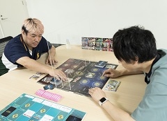 【PR】はじめての「カードファイト!! ヴァンガード」第1回:ダンちゃんこと男色ディーノ選手,声優の森嶋秀太さんにゲームの遊び方を学ぶ