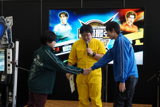 画像集 No.018のサムネイル画像 / 「頭文字D ARCADE STAGE 8 インフィニティ」全国大会“銀河最強決定戦”では激アツバトルが続出。「湾岸マキシ」とのコラボも発表